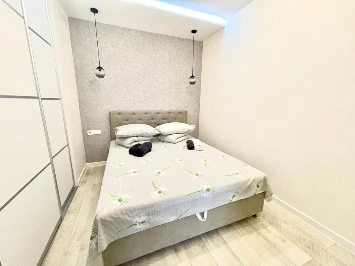 Сozy 704 Sunrise Apartments On The 22Nd Floor In The Center Odesa Exterior photo